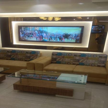 אמריצר Csjs Inn By Krishna Group Of Hotels מראה חיצוני תמונה