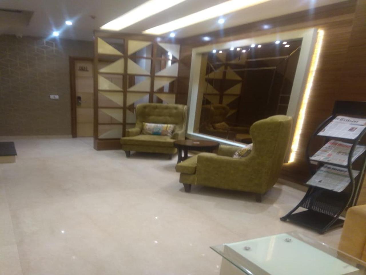 אמריצר Csjs Inn By Krishna Group Of Hotels מראה חיצוני תמונה