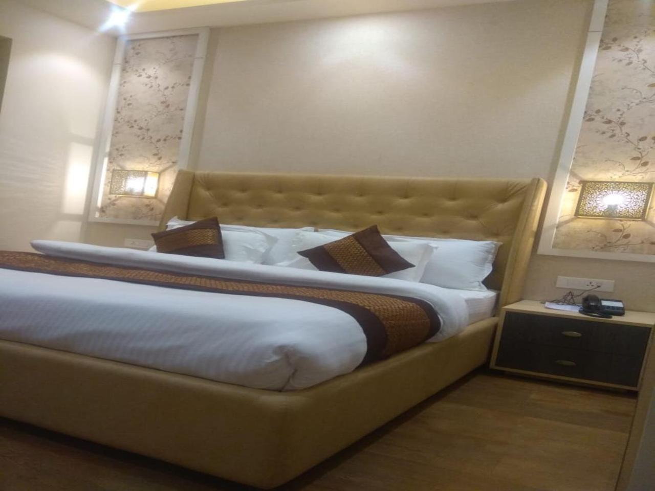אמריצר Csjs Inn By Krishna Group Of Hotels מראה חיצוני תמונה