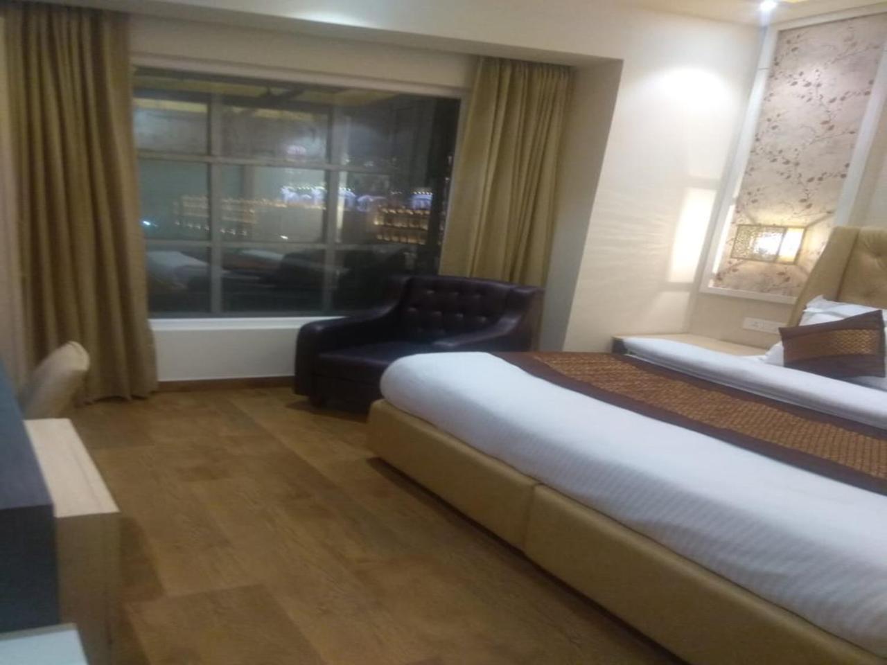 אמריצר Csjs Inn By Krishna Group Of Hotels מראה חיצוני תמונה
