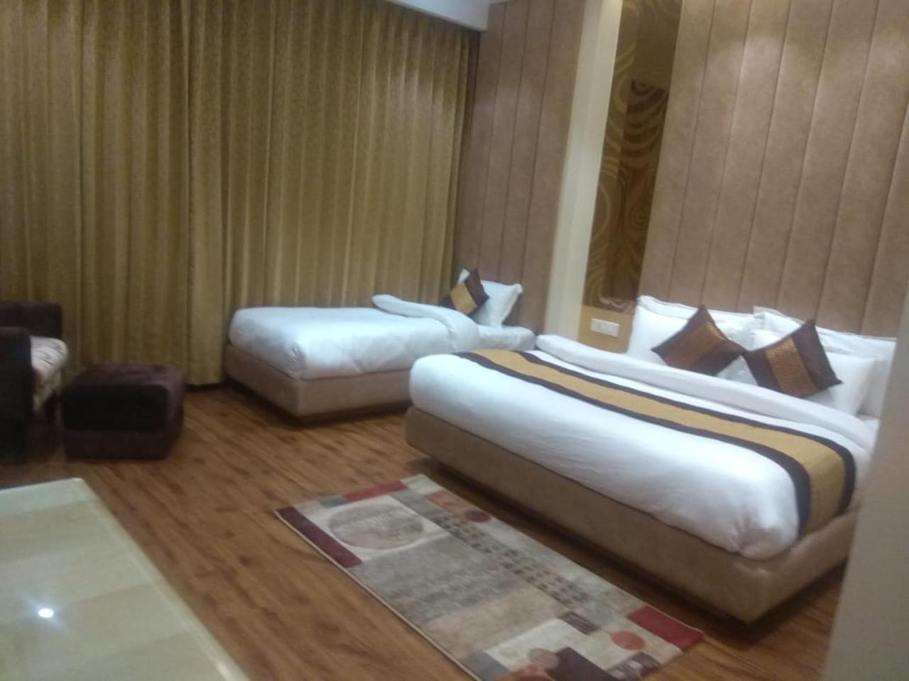 אמריצר Csjs Inn By Krishna Group Of Hotels מראה חיצוני תמונה
